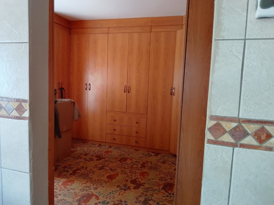 To Let 4 Bedroom Property for Rent in Safari Gardens North West